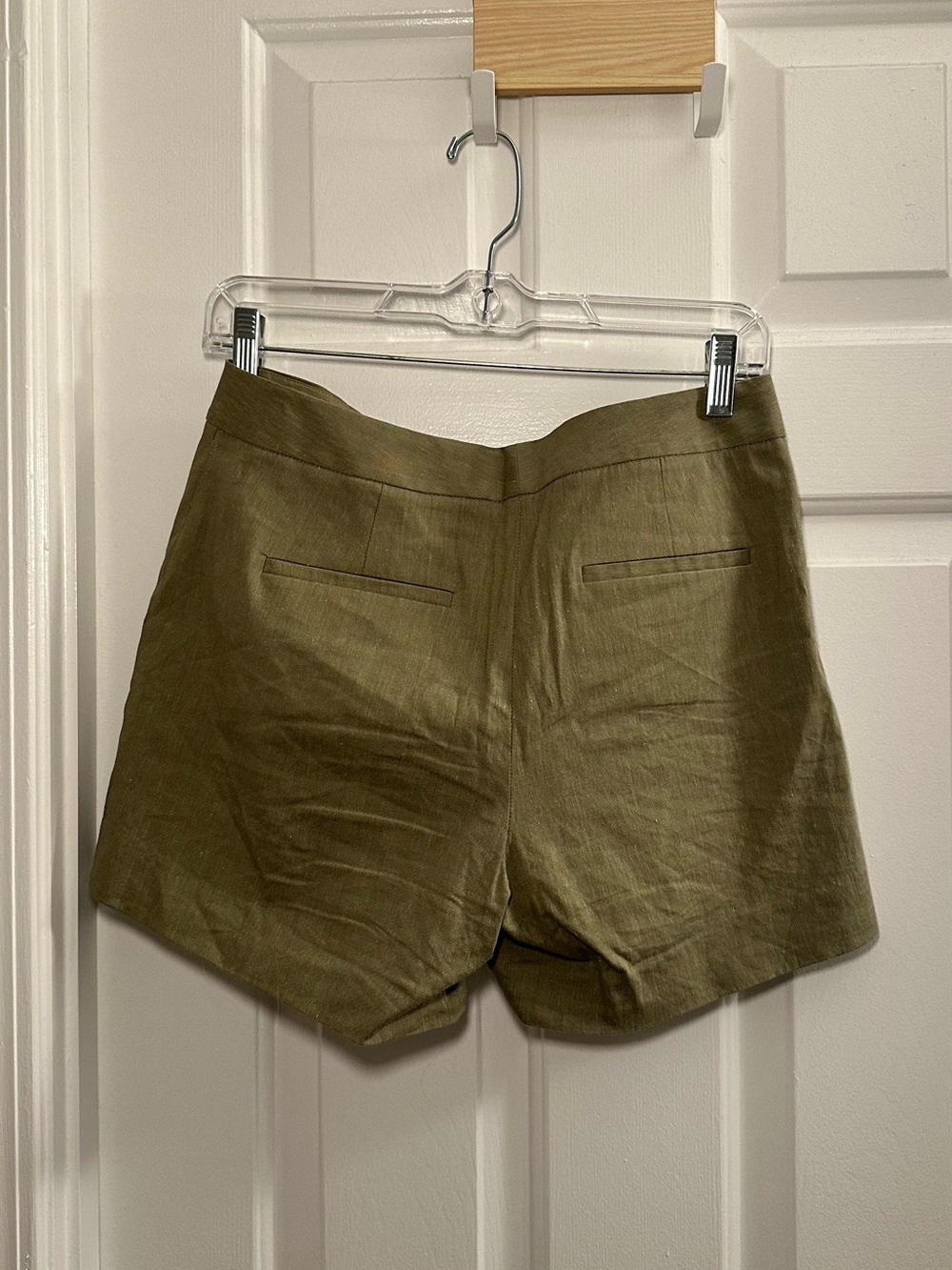 Theory Olive High-Rise Linen-Blend Shorts - Picture 2 of 4